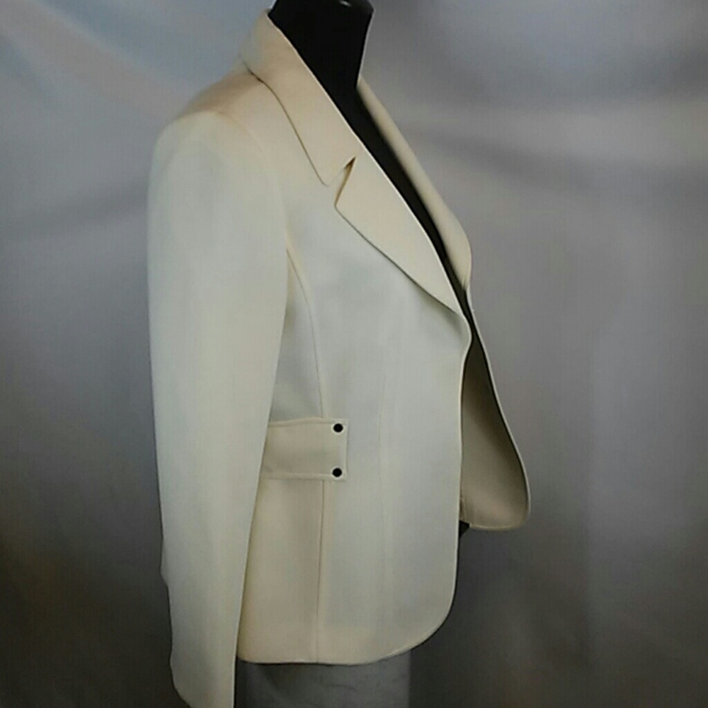 Tahari - Picture 2 of 4